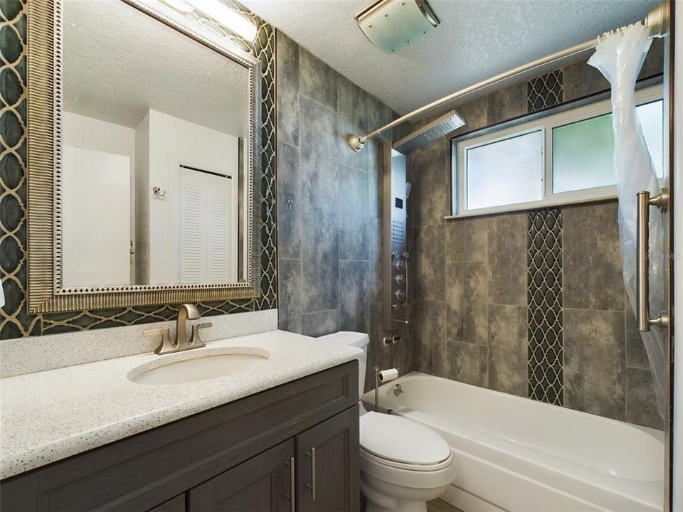 For Sale: $149,900 (1 beds, 1 baths, 666 Square Feet)