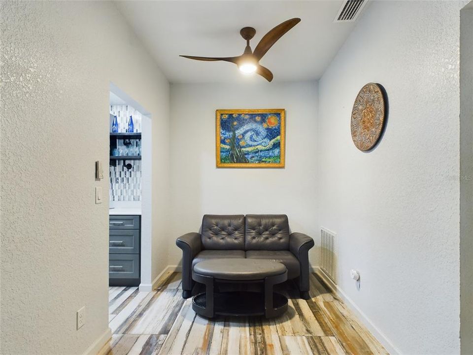 For Sale: $149,900 (1 beds, 1 baths, 666 Square Feet)