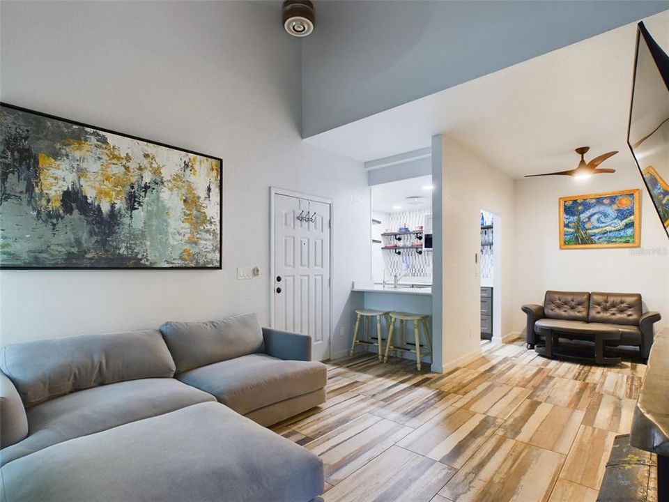 For Sale: $149,900 (1 beds, 1 baths, 666 Square Feet)