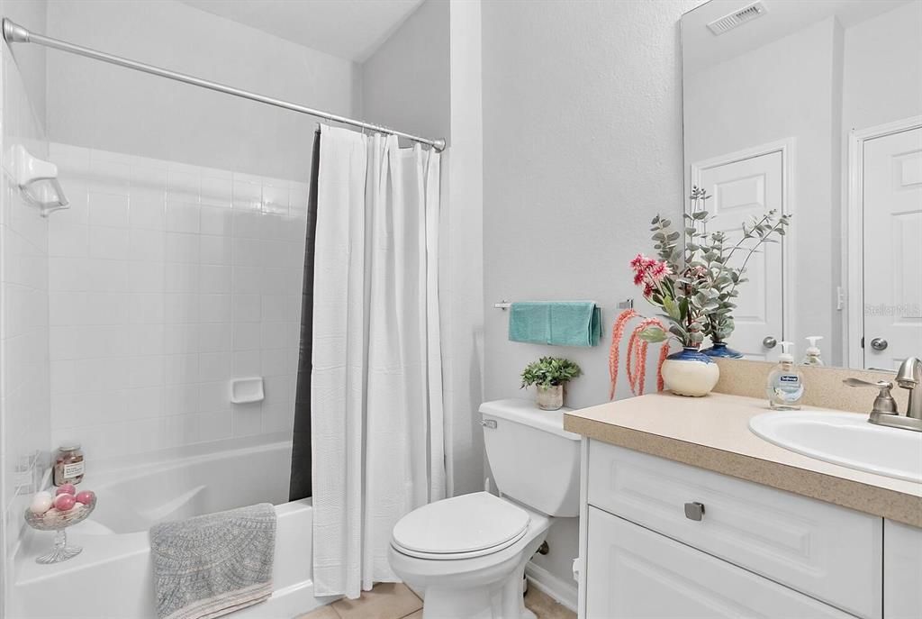 For Sale: $140,000 (1 beds, 1 baths, 660 Square Feet)