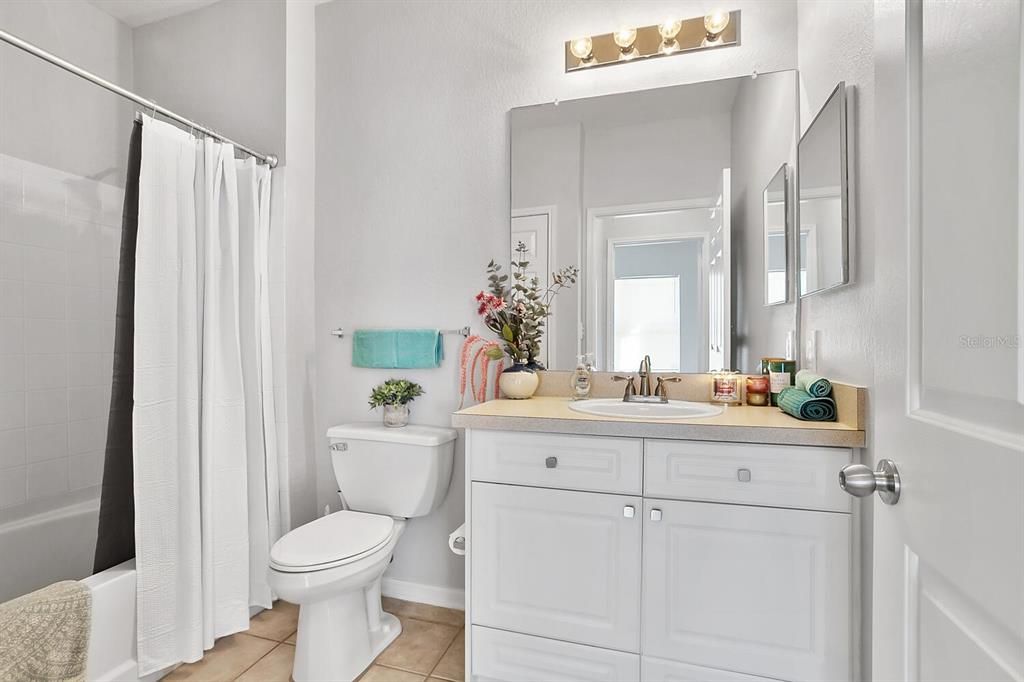 For Sale: $140,000 (1 beds, 1 baths, 660 Square Feet)