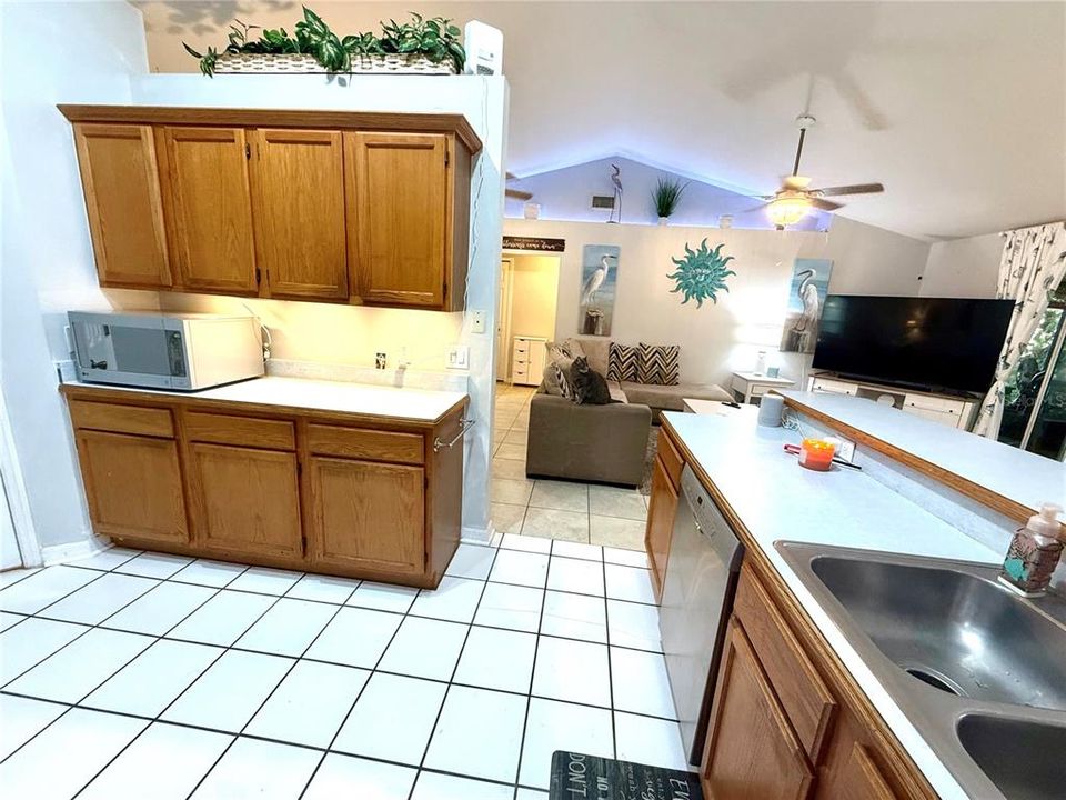 For Sale: $485,000 (3 beds, 2 baths, 1418 Square Feet)