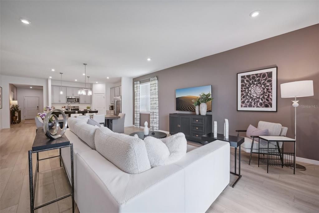 En Venta: $341,690 (4 camas, 3 baños, 2210 Pies cuadrados)