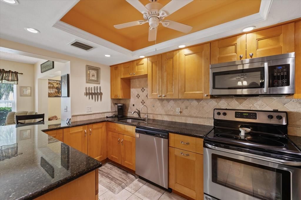 На продажу: $319,900 (2 спален, 2 ванн, 1420 Квадратных фут)