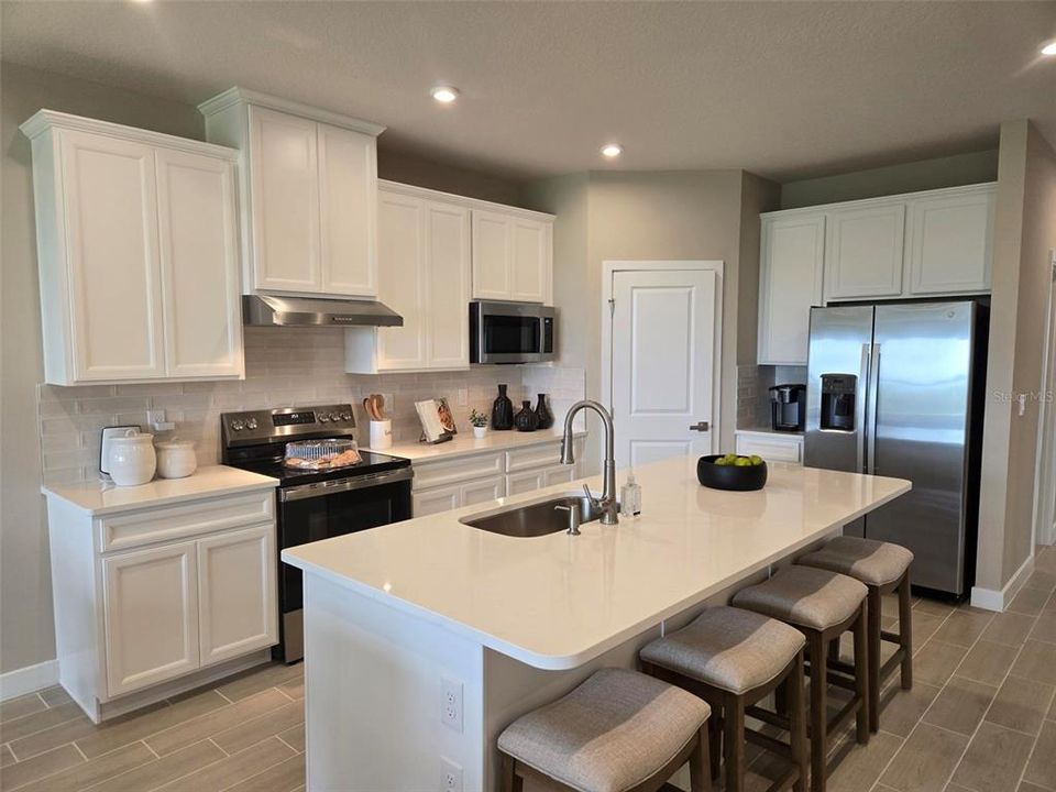 For Sale: $290,375 (3 beds, 2 baths, 1488 Square Feet)