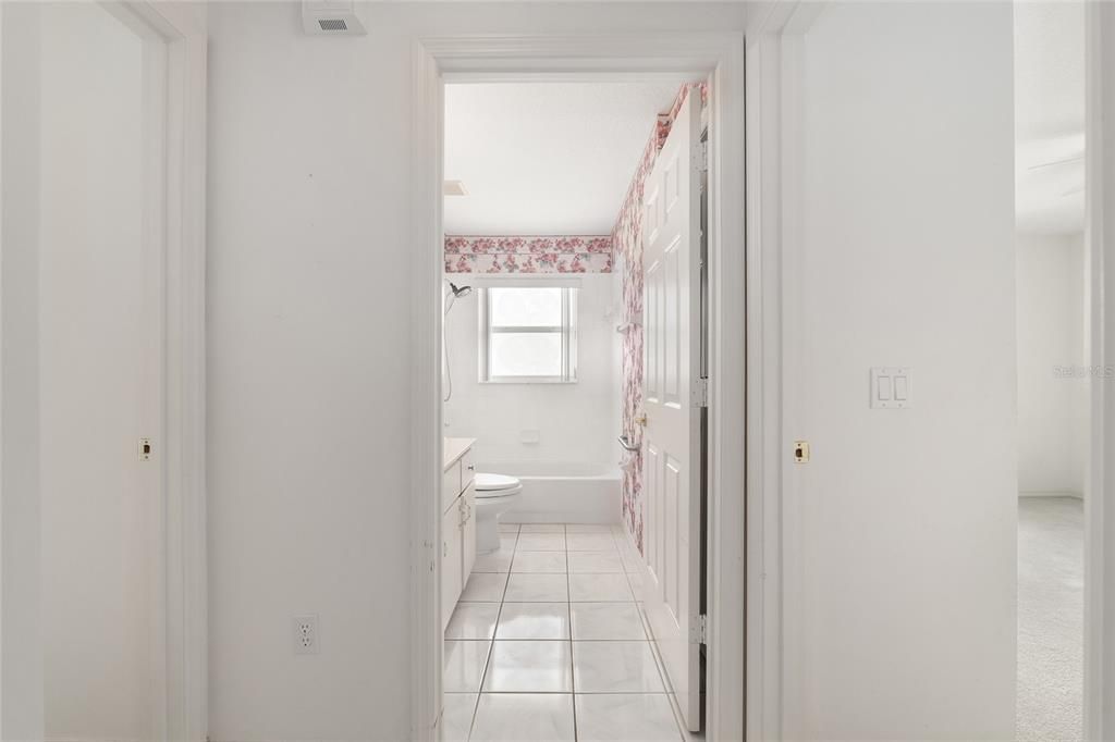 En Venta: $340,000 (4 camas, 2 baños, 2537 Pies cuadrados)