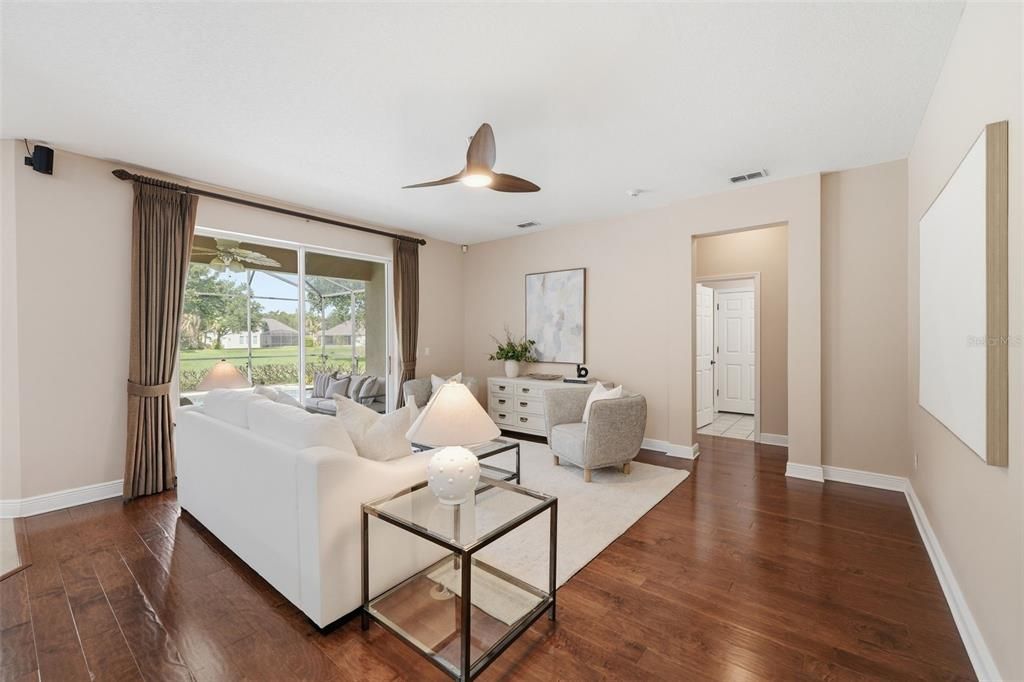 En Venta: $695,000 (3 camas, 2 baños, 1968 Pies cuadrados)