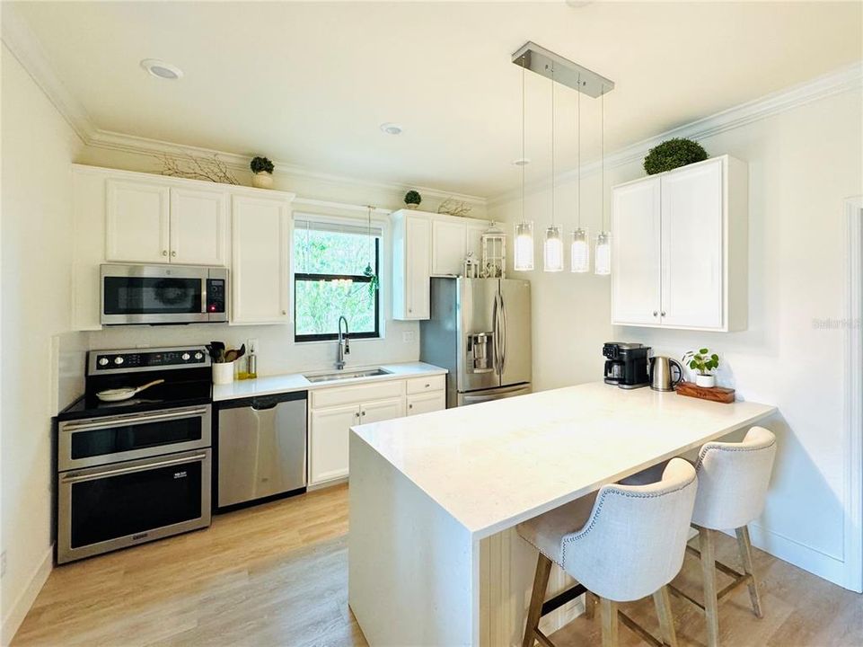For Sale: $1,095,000 (6 beds, 4 baths, 3904 Square Feet)
