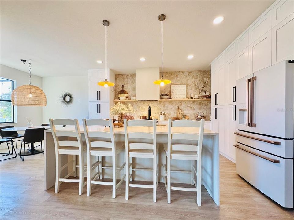 For Sale: $1,095,000 (6 beds, 4 baths, 3904 Square Feet)