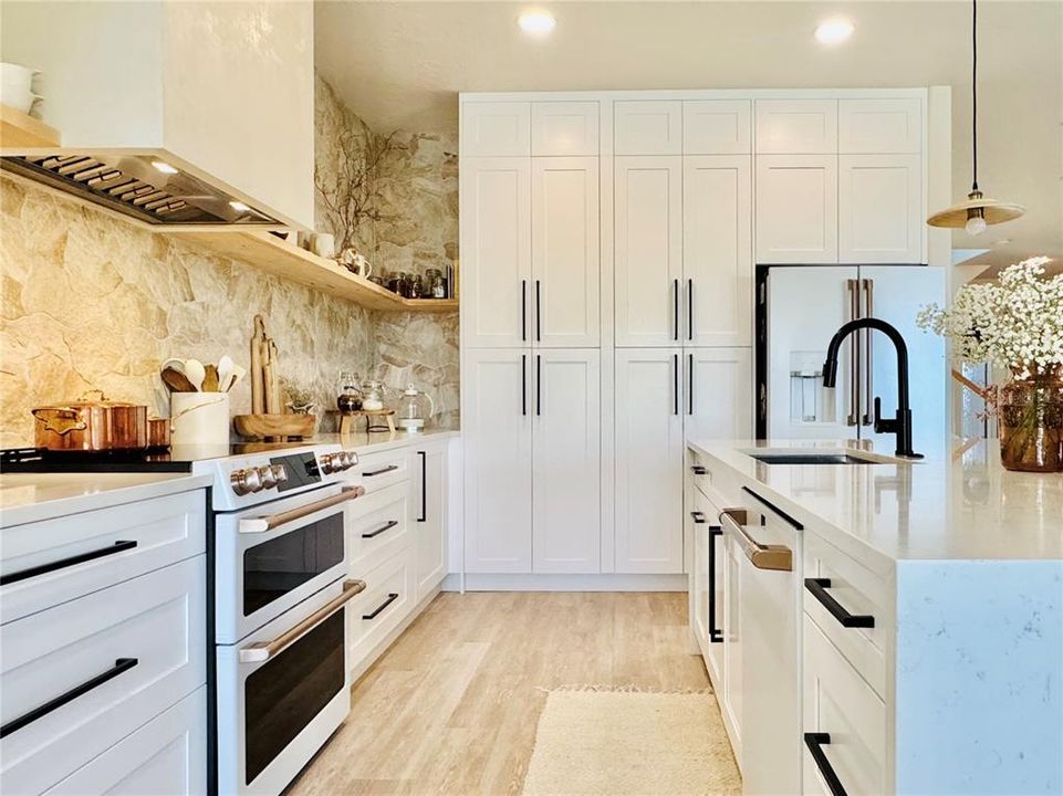 For Sale: $1,095,000 (6 beds, 4 baths, 3904 Square Feet)
