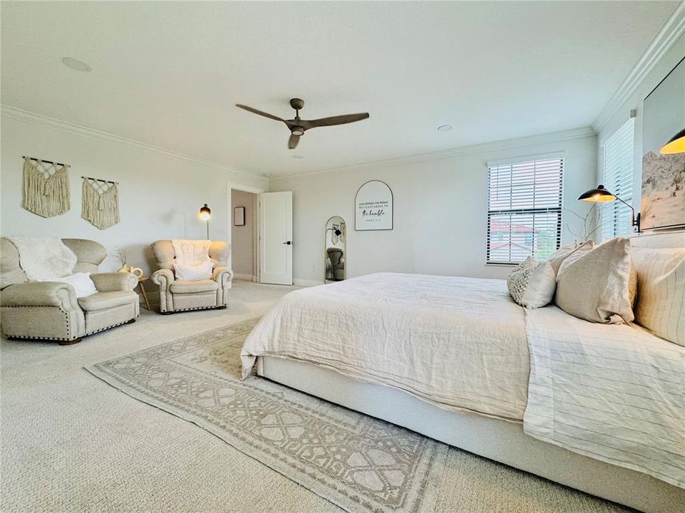 For Sale: $1,095,000 (6 beds, 4 baths, 3904 Square Feet)