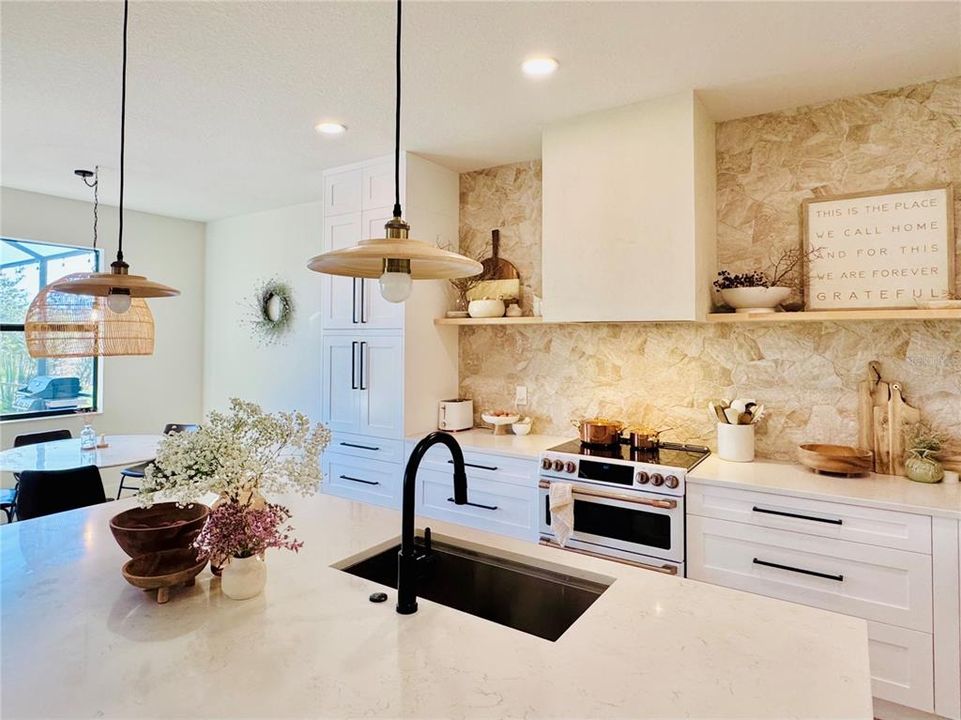 For Sale: $1,095,000 (6 beds, 4 baths, 3904 Square Feet)