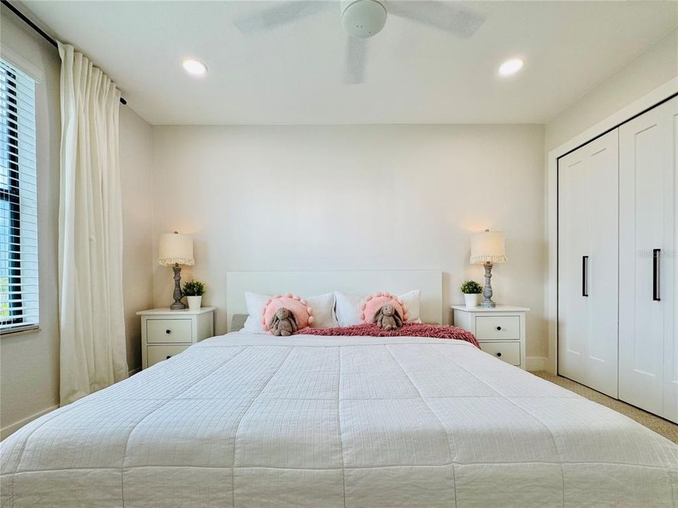 For Sale: $1,095,000 (6 beds, 4 baths, 3904 Square Feet)