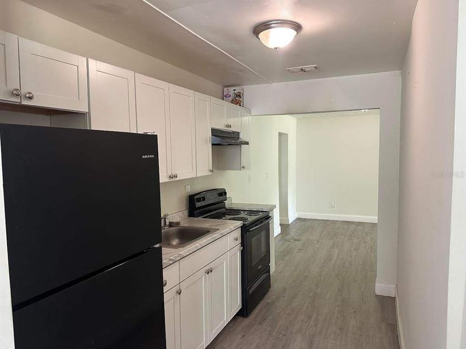 For Sale: $277,900 (5 beds, 2 baths, 1372 Square Feet)
