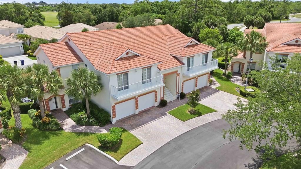 For Sale: $264,900 (2 beds, 2 baths, 1348 Square Feet)
