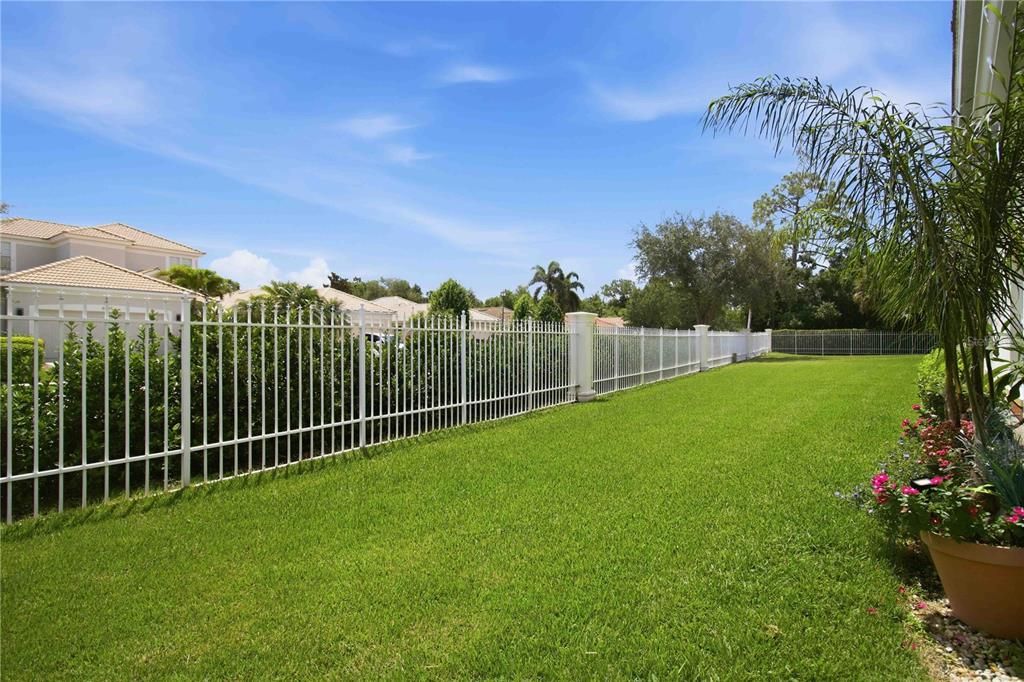 For Sale: $264,900 (2 beds, 2 baths, 1348 Square Feet)