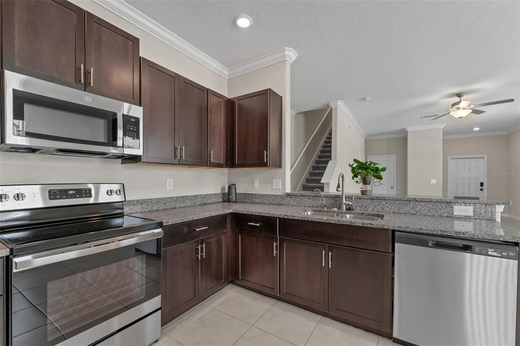 For Sale: $355,000 (2 beds, 2 baths, 1541 Square Feet)