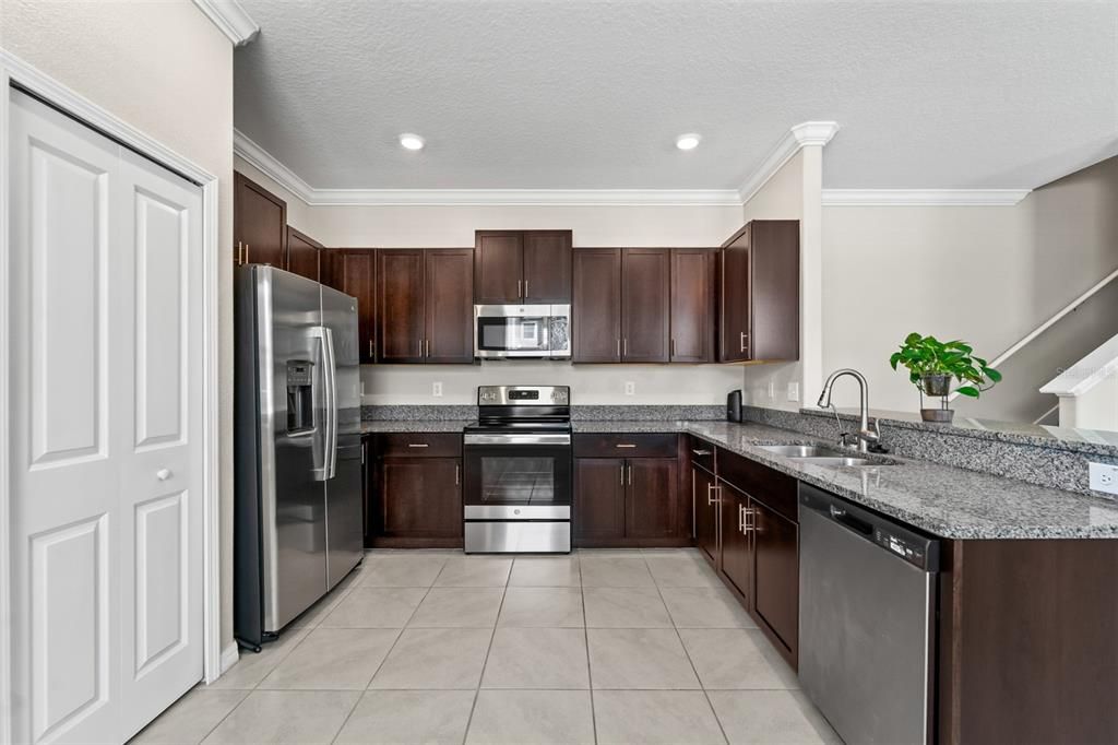 For Sale: $355,000 (2 beds, 2 baths, 1541 Square Feet)