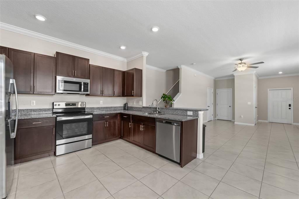 For Sale: $355,000 (2 beds, 2 baths, 1541 Square Feet)