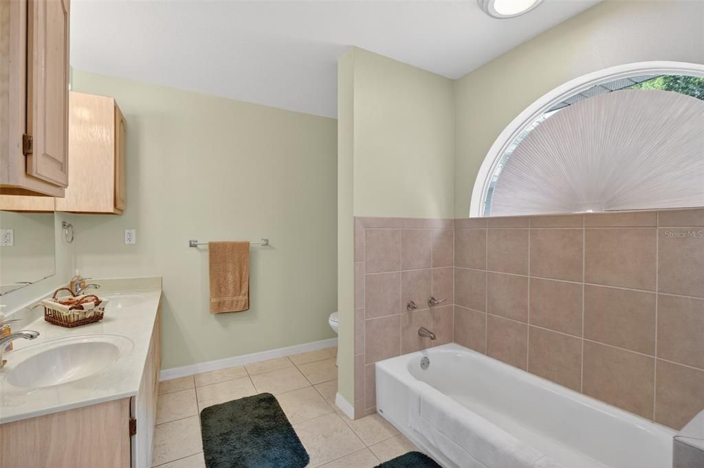 En Venta: $840,000 (3 camas, 3 baños, 3000 Pies cuadrados)