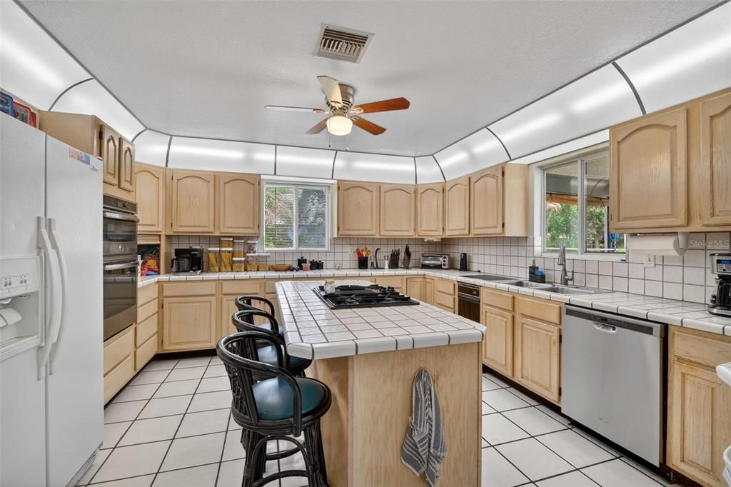 En Venta: $840,000 (3 camas, 3 baños, 3000 Pies cuadrados)