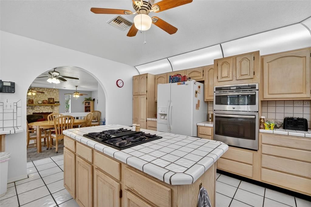 En Venta: $840,000 (3 camas, 3 baños, 3000 Pies cuadrados)