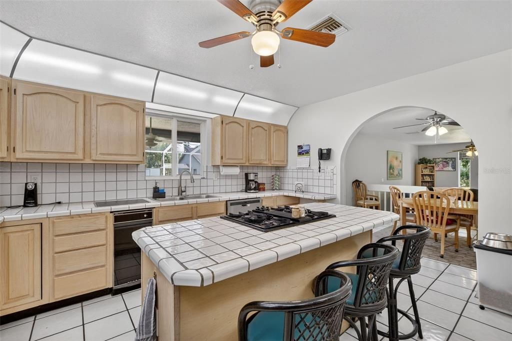 En Venta: $840,000 (3 camas, 3 baños, 3000 Pies cuadrados)