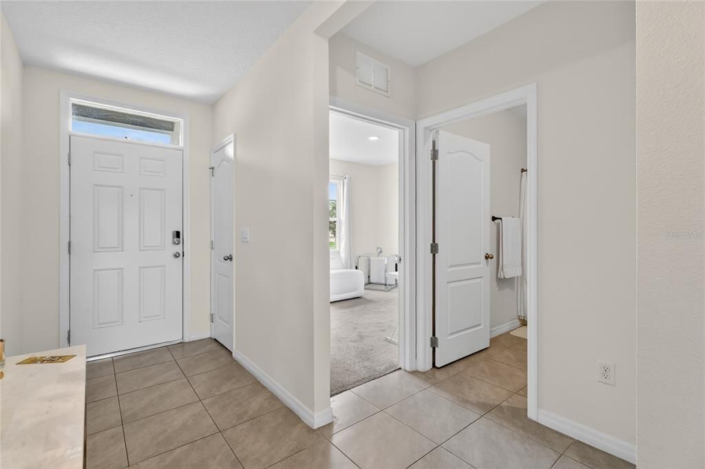 En Venta: $299,900 (4 camas, 2 baños, 1867 Pies cuadrados)