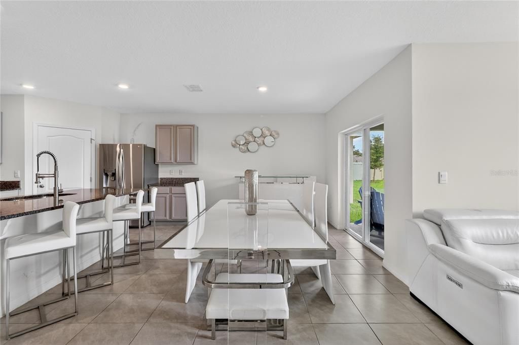 En Venta: $299,900 (4 camas, 2 baños, 1867 Pies cuadrados)
