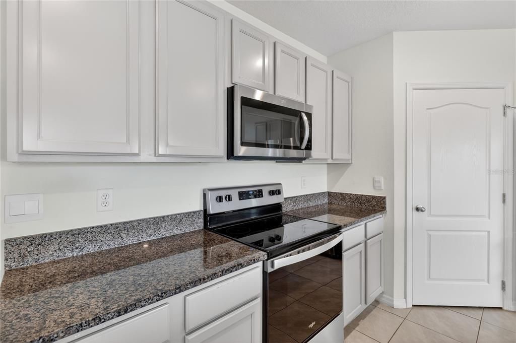 En Venta: $299,900 (4 camas, 2 baños, 1867 Pies cuadrados)