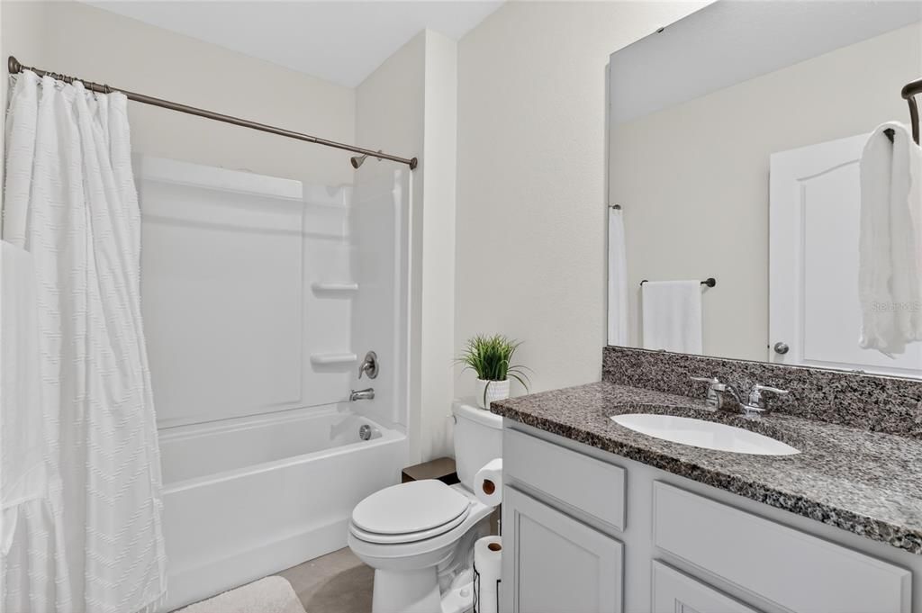 En Venta: $299,900 (4 camas, 2 baños, 1867 Pies cuadrados)