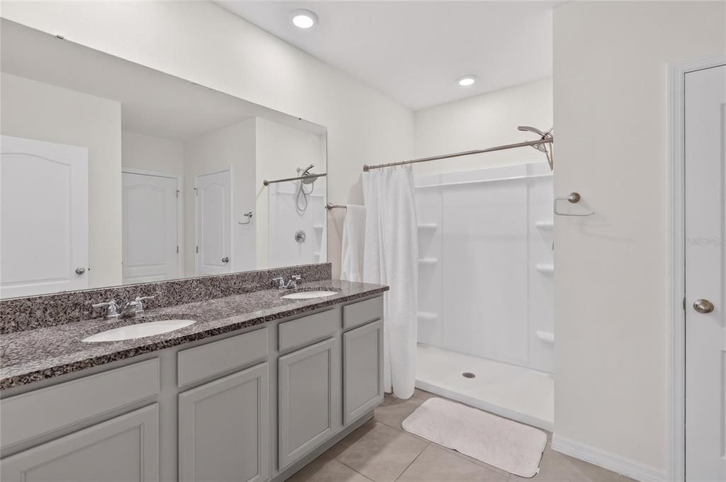 En Venta: $299,900 (4 camas, 2 baños, 1867 Pies cuadrados)