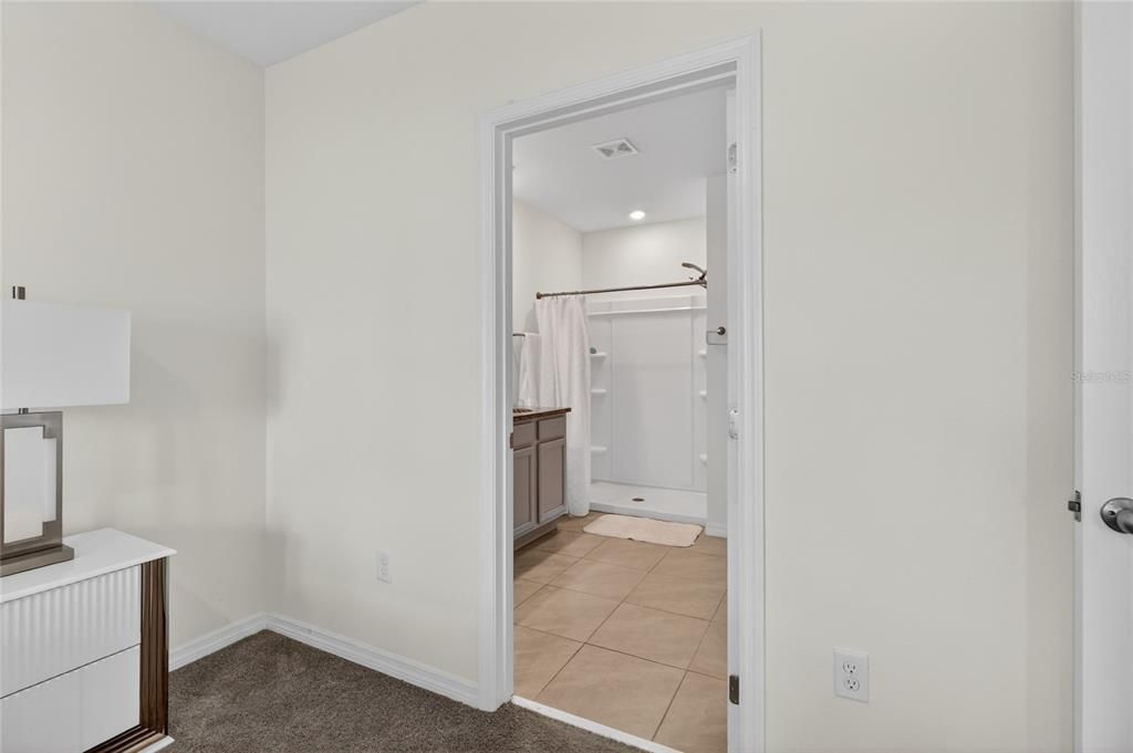 En Venta: $299,900 (4 camas, 2 baños, 1867 Pies cuadrados)