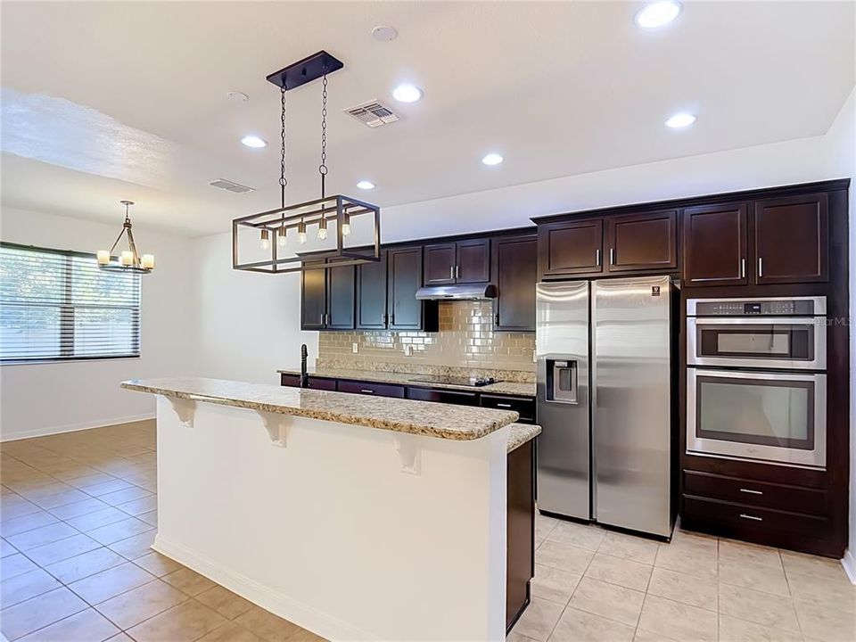 En Venta: $449,000 (4 camas, 2 baños, 2572 Pies cuadrados)
