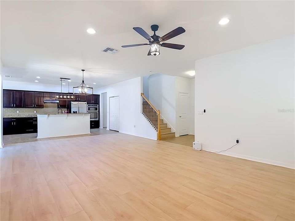 En Venta: $449,000 (4 camas, 2 baños, 2572 Pies cuadrados)