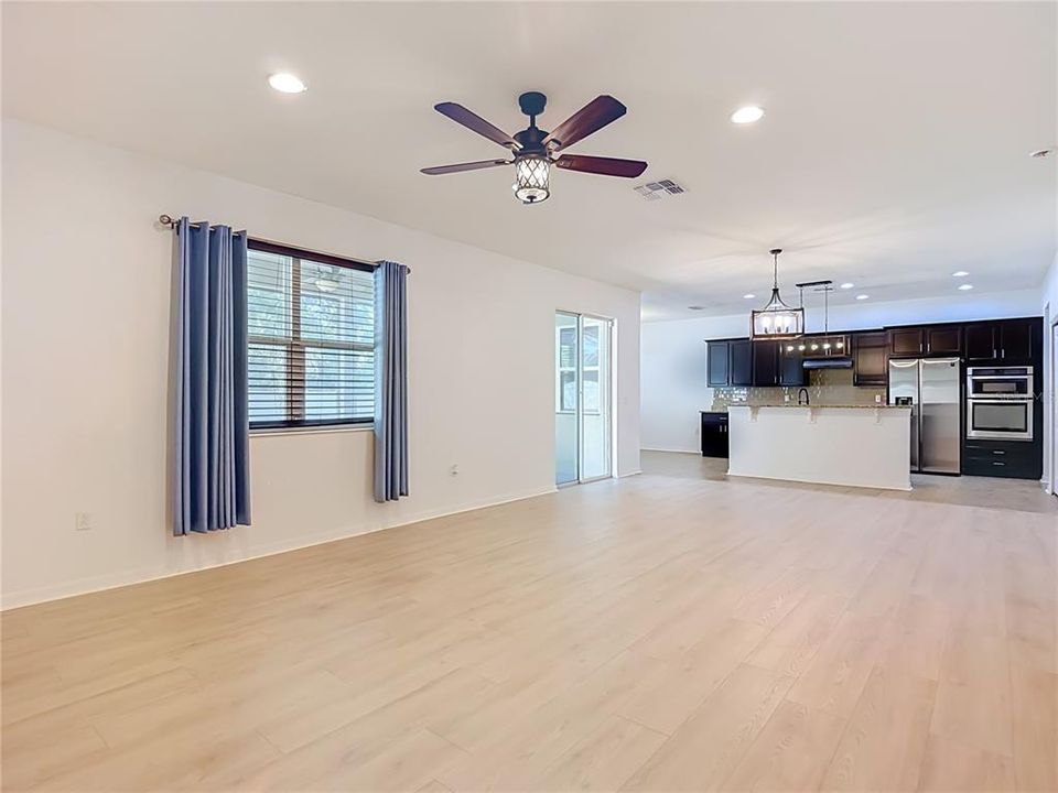 En Venta: $449,000 (4 camas, 2 baños, 2572 Pies cuadrados)