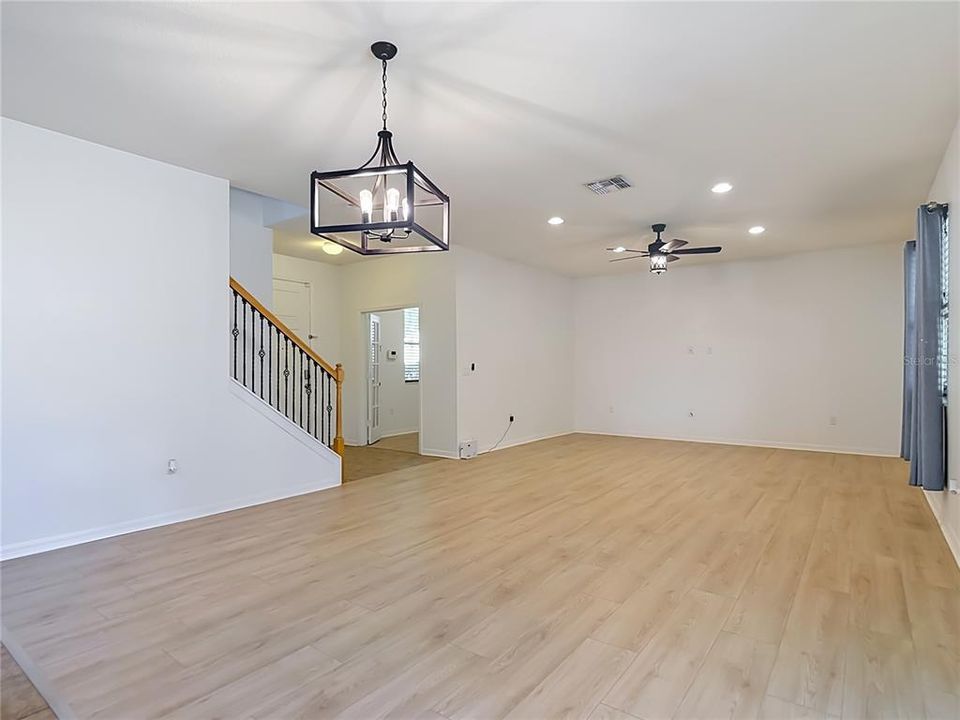 En Venta: $449,000 (4 camas, 2 baños, 2572 Pies cuadrados)