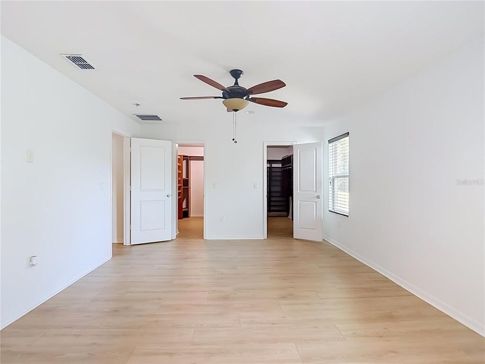 En Venta: $449,000 (4 camas, 2 baños, 2572 Pies cuadrados)