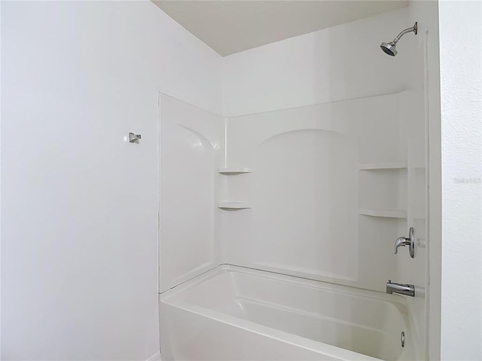 En Venta: $449,000 (4 camas, 2 baños, 2572 Pies cuadrados)