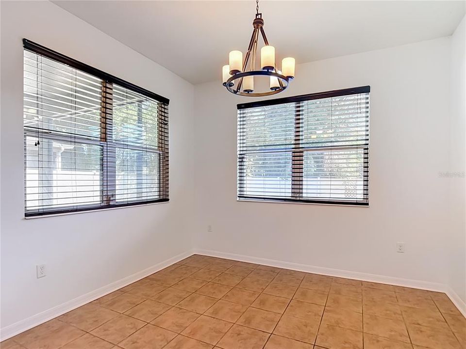 En Venta: $449,000 (4 camas, 2 baños, 2572 Pies cuadrados)