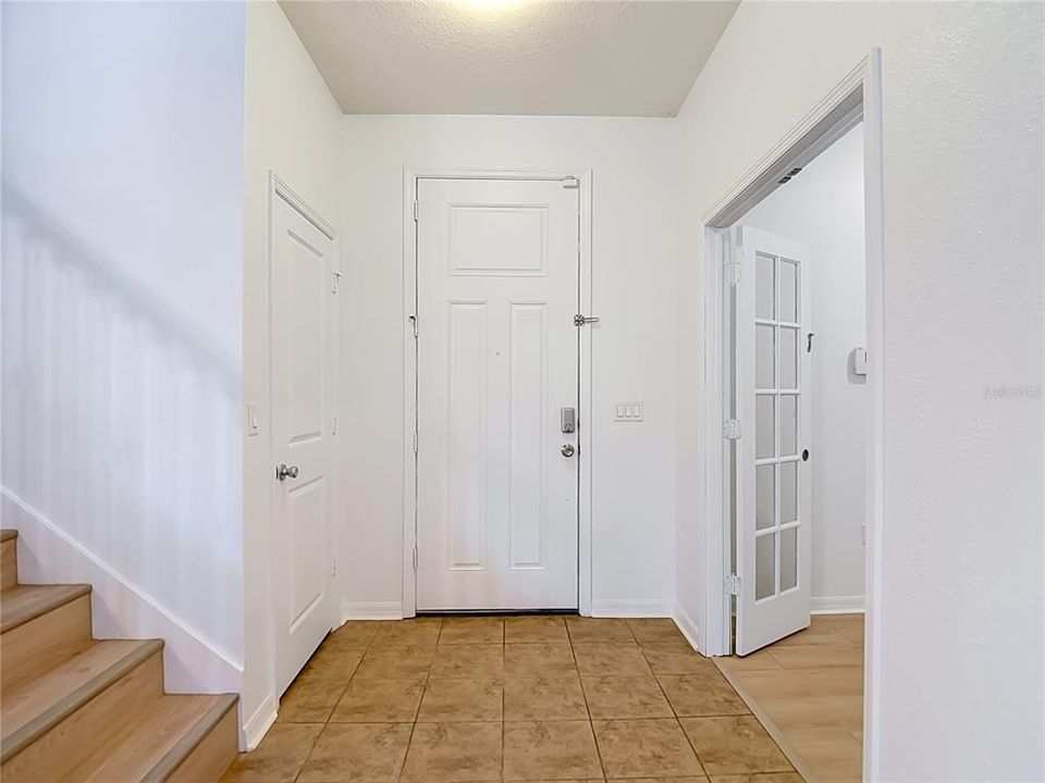 En Venta: $449,000 (4 camas, 2 baños, 2572 Pies cuadrados)