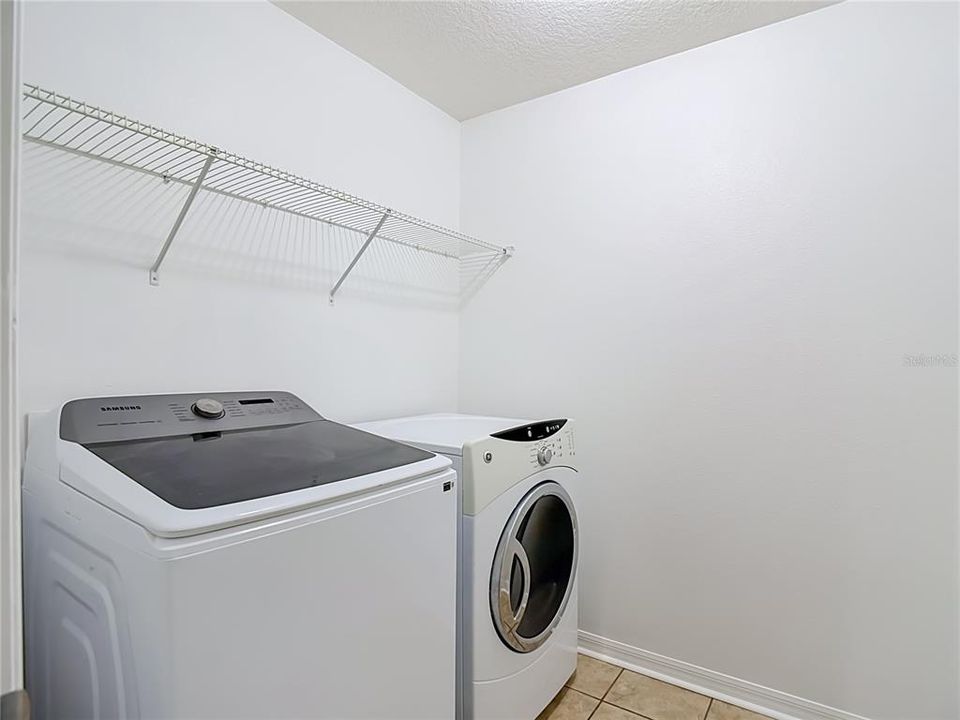 En Venta: $449,000 (4 camas, 2 baños, 2572 Pies cuadrados)
