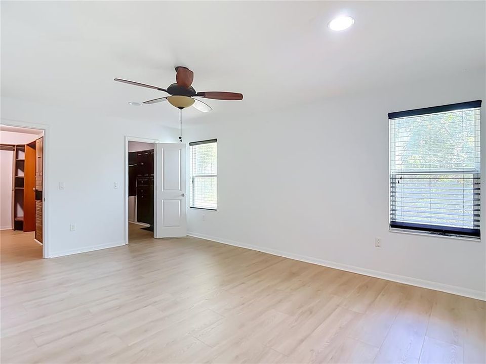 En Venta: $449,000 (4 camas, 2 baños, 2572 Pies cuadrados)