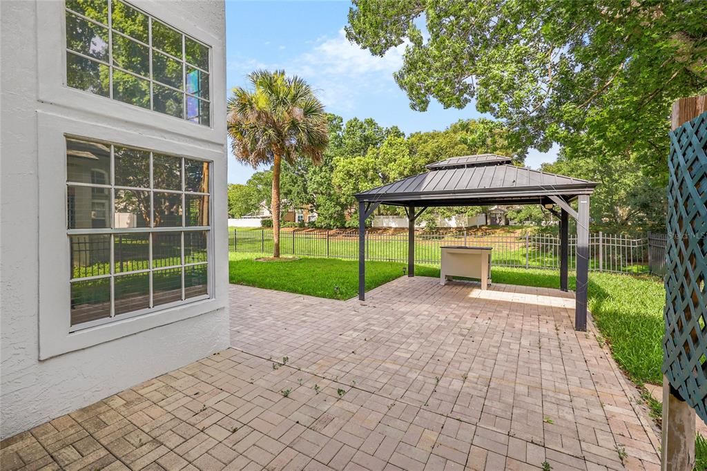 For Sale: $560,000 (4 beds, 2 baths, 2156 Square Feet)