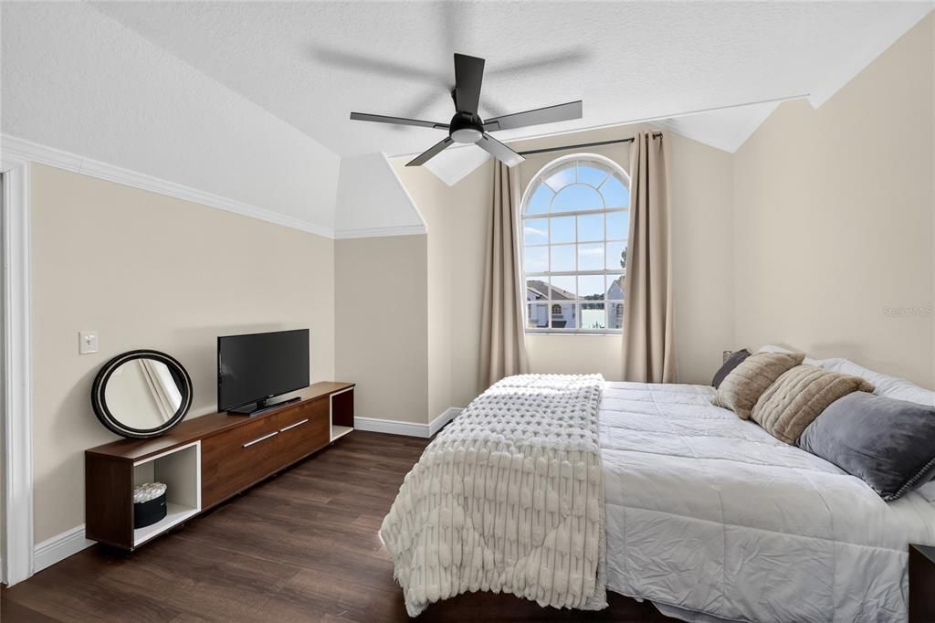For Sale: $560,000 (4 beds, 2 baths, 2156 Square Feet)