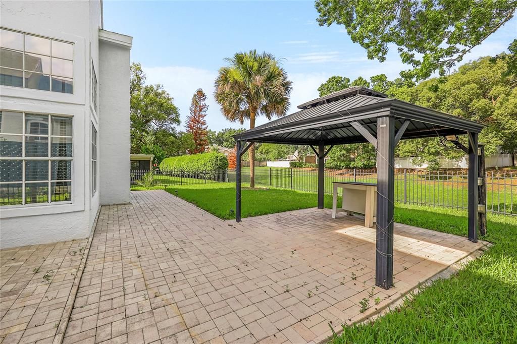 For Sale: $560,000 (4 beds, 2 baths, 2156 Square Feet)