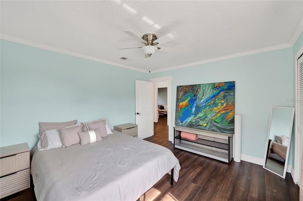 For Sale: $560,000 (4 beds, 2 baths, 2156 Square Feet)