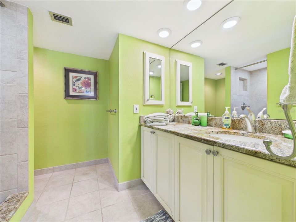 For Rent: $3,600 (2 beds, 2 baths, 1392 Square Feet)