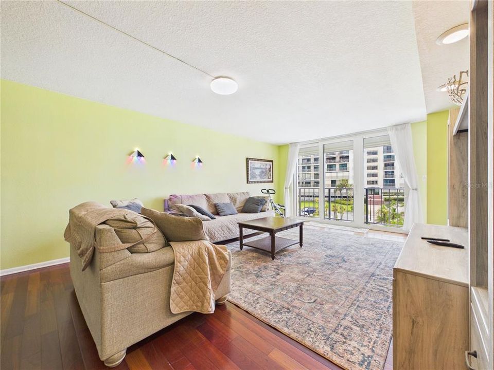 For Rent: $3,600 (2 beds, 2 baths, 1392 Square Feet)