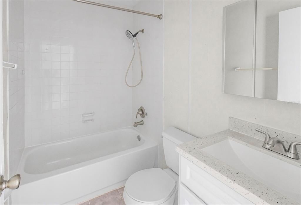 For Rent: $1,600 (2 beds, 1 baths, 758 Square Feet)